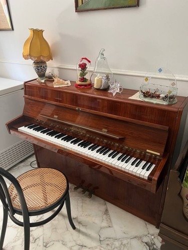 Pianoforte verticale muro - a,