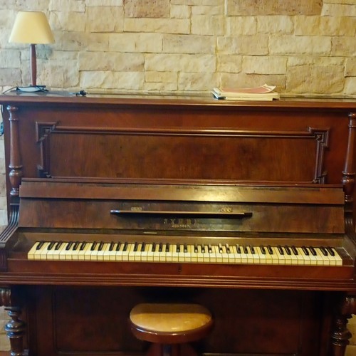 Pianoforte verticale acustico