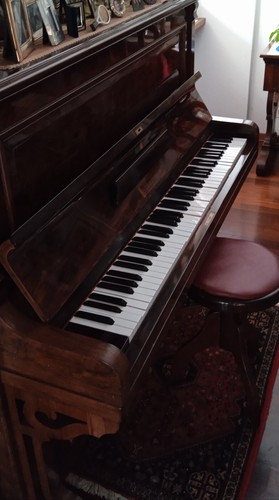 Pianoforte verticale usato