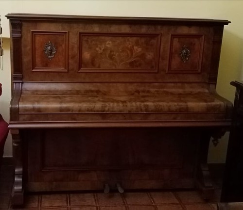 Pianoforte verticale antico